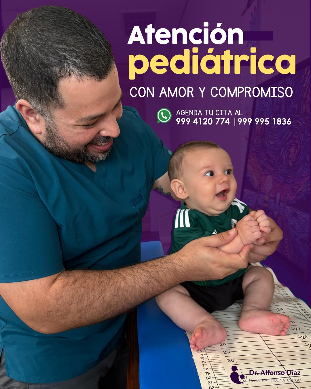 Dr. Alfonso Díaz durante consulta pediátrica